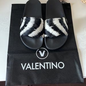 Valentino slides goose feather animal print size 7